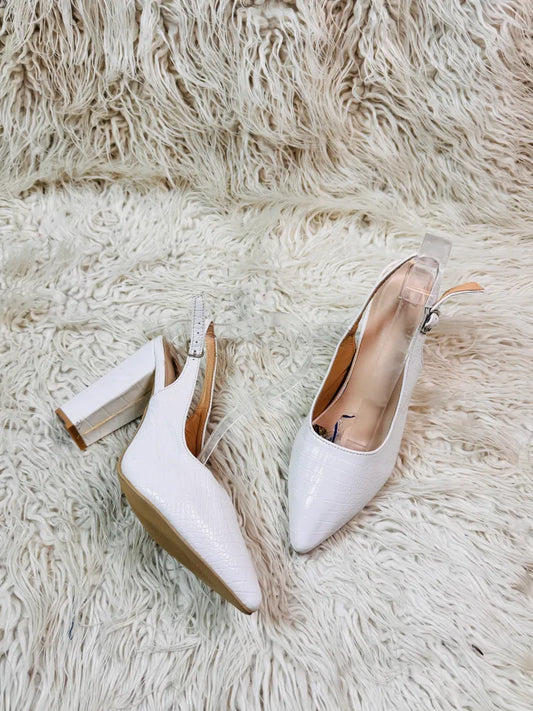 White Textured pumps style heel
