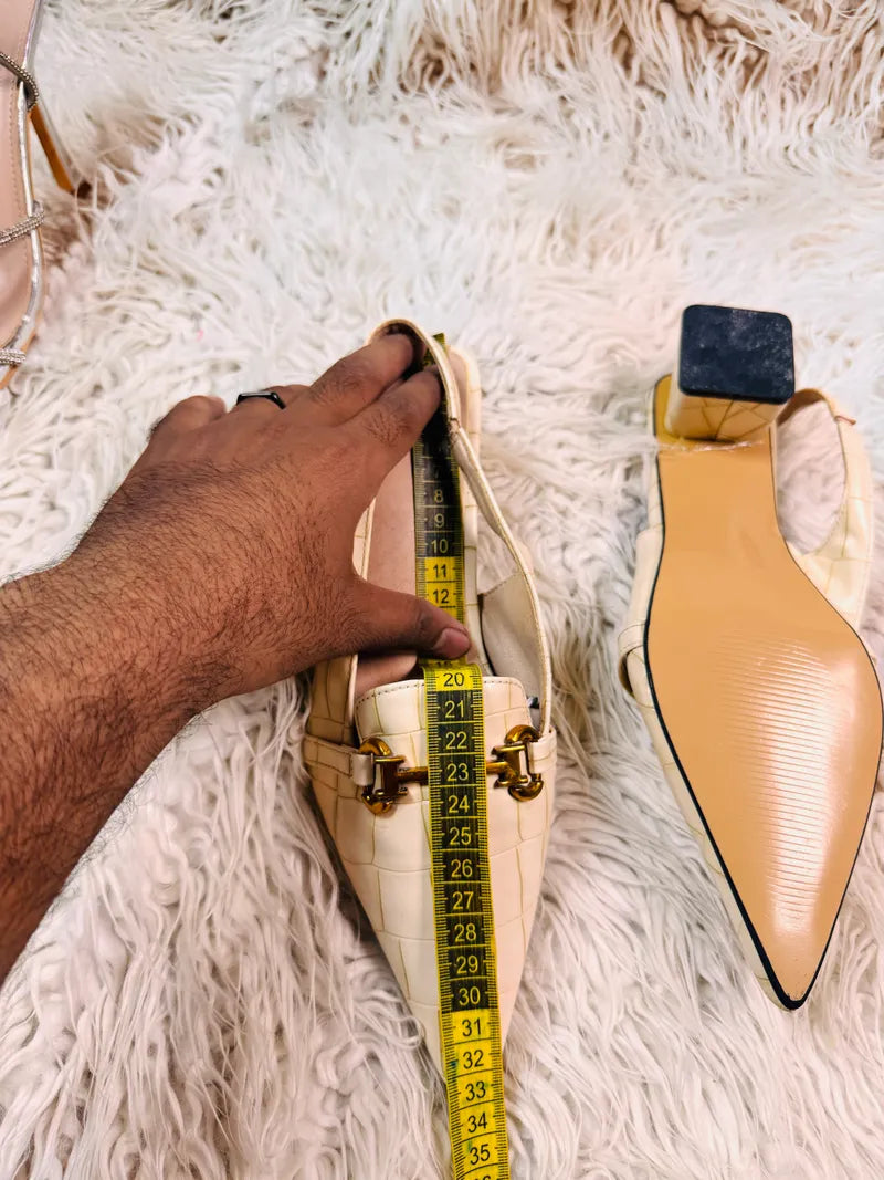 Fawn Wooden textured pumps style blocked heel