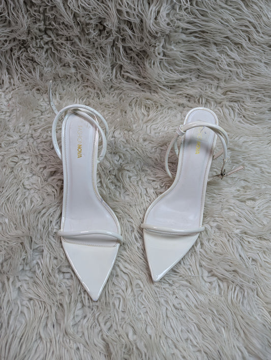 Faishon Nova White Heel Pencil