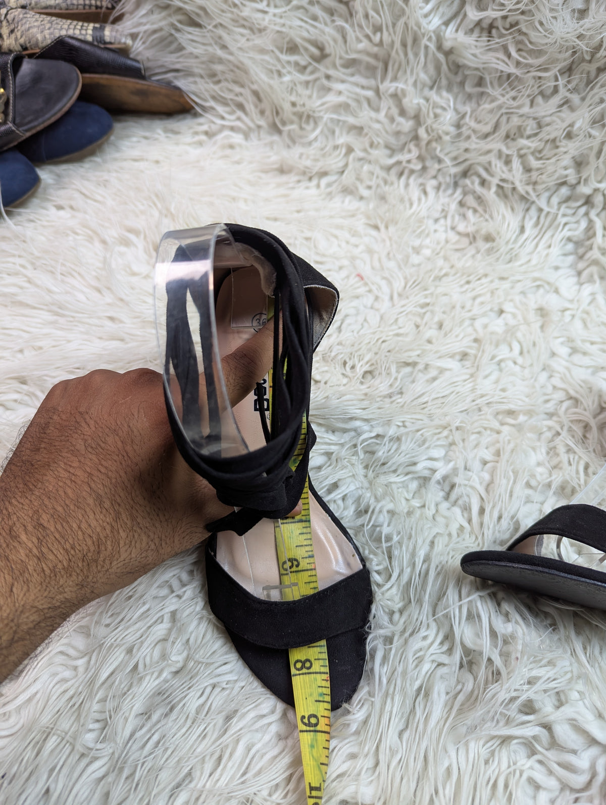 LASSOD black pencil heel