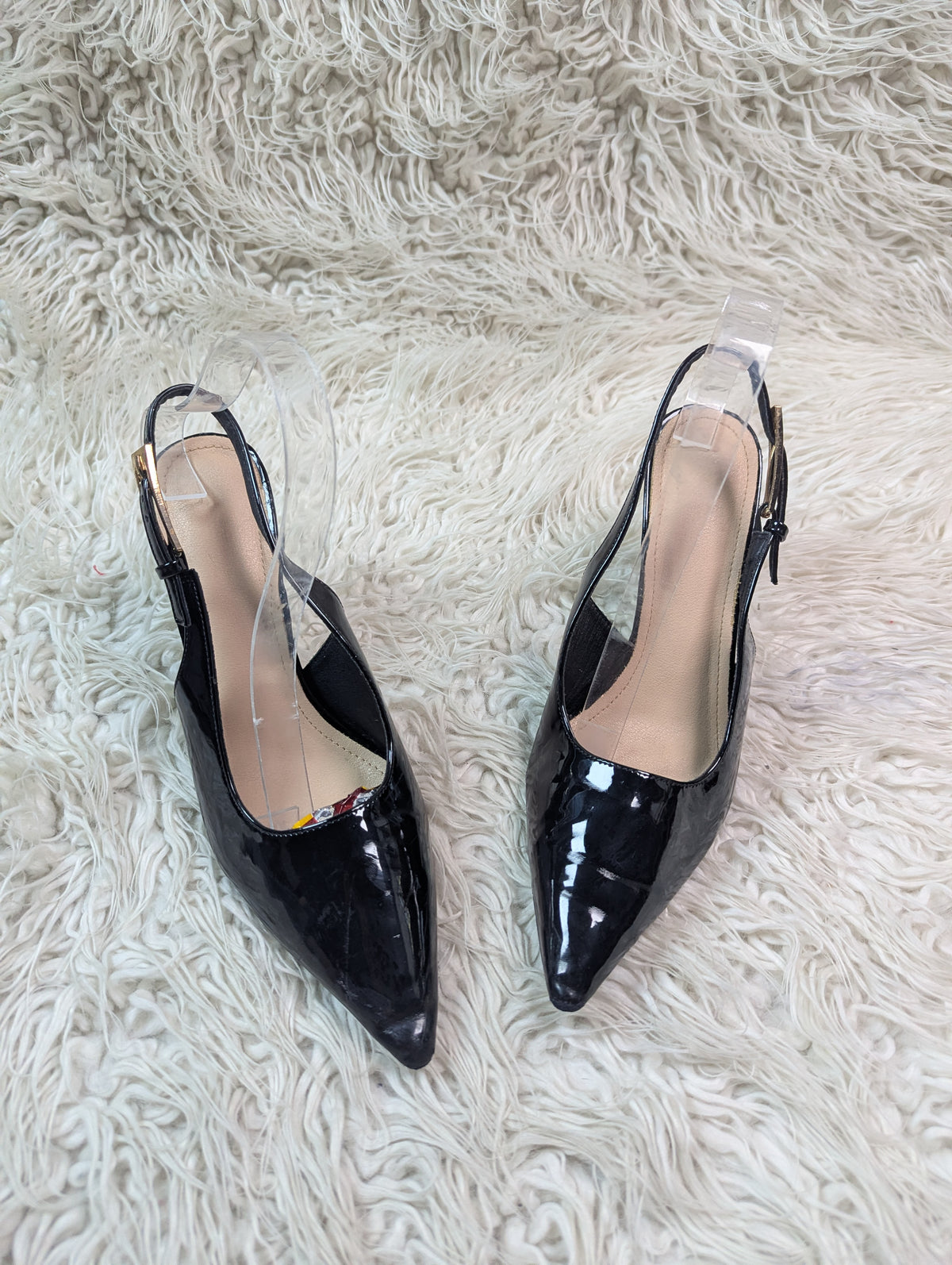 Shiny black heel