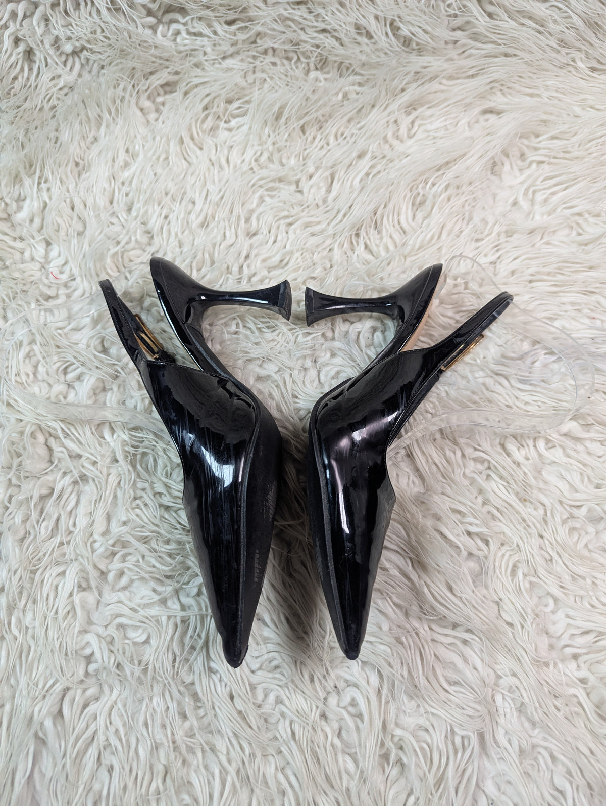 Shiny black heel