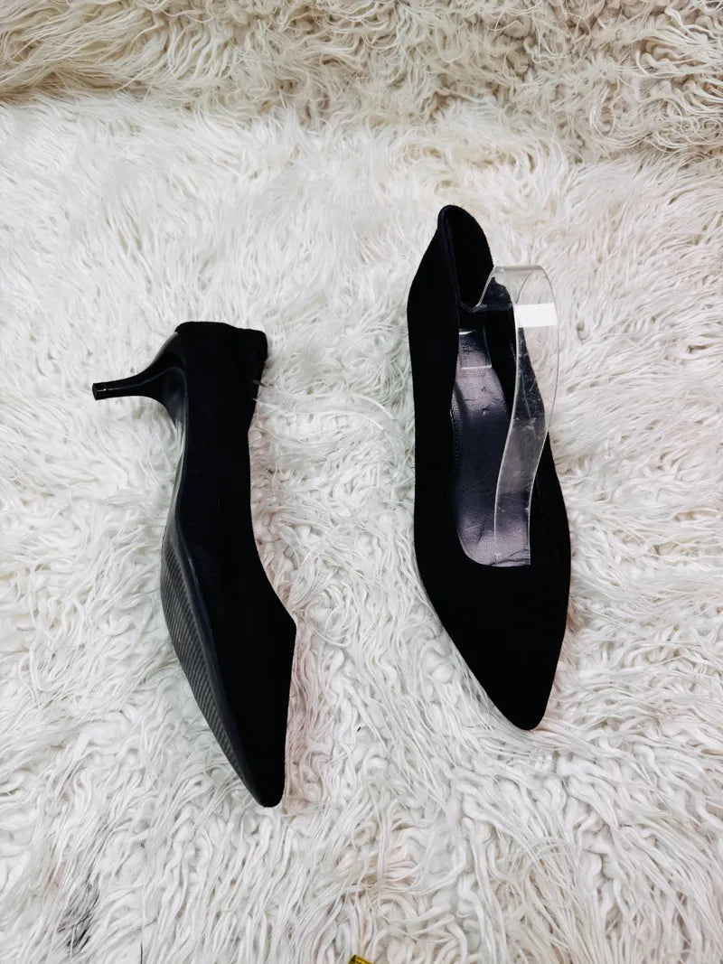 Lo Heel Black Pumps