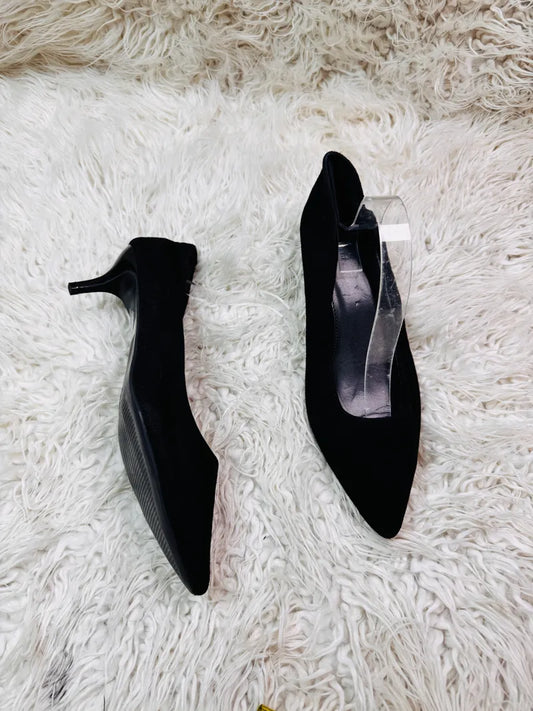 Lo Heel Black Pumps