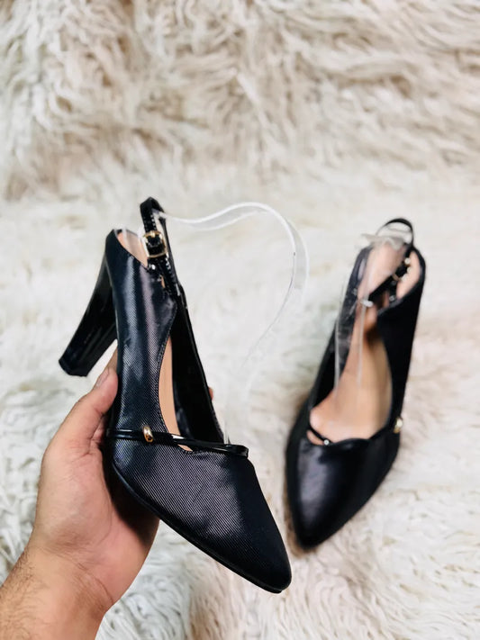 Vs Black  Textured Pumpy Style Heel