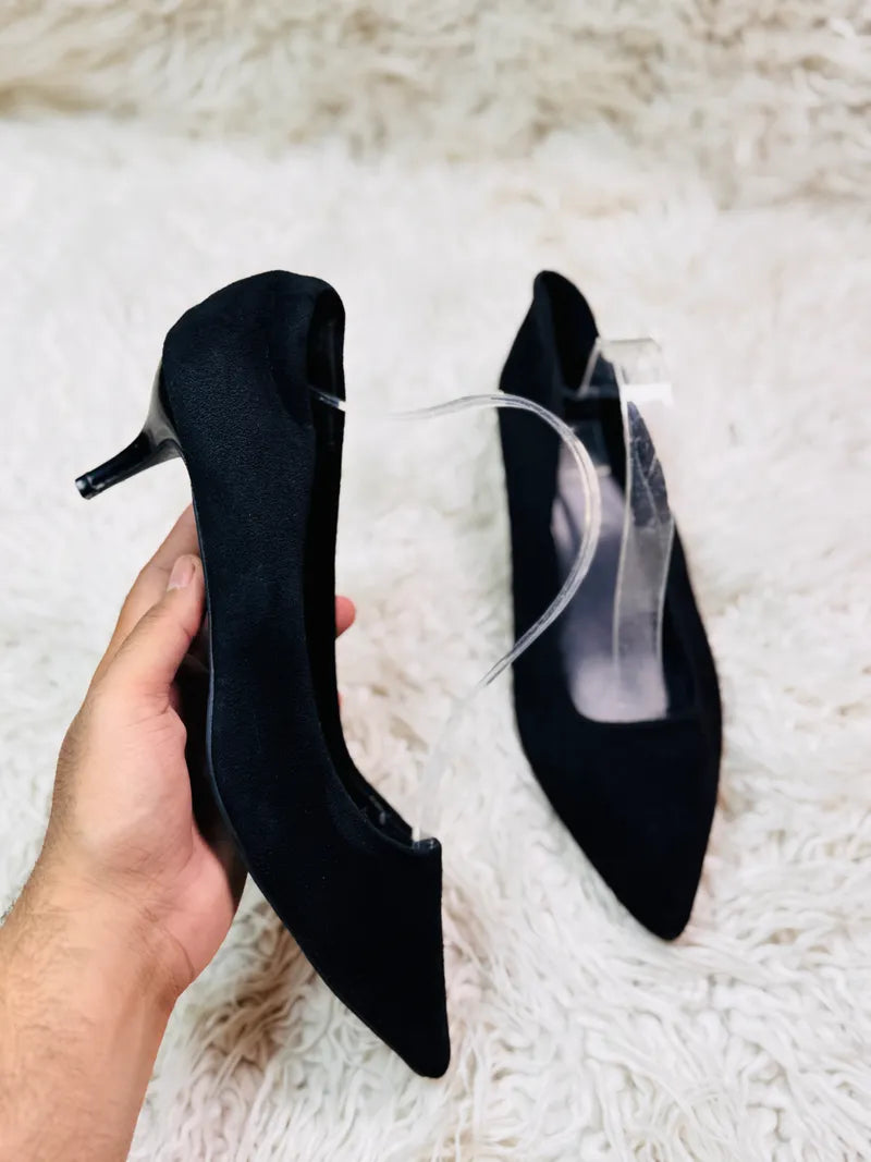 Lo Heel Black Pumps