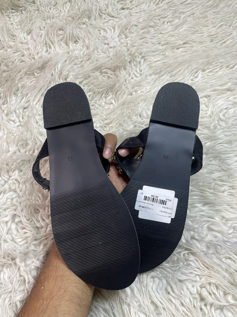 Kaaj By Ideas Black Flat