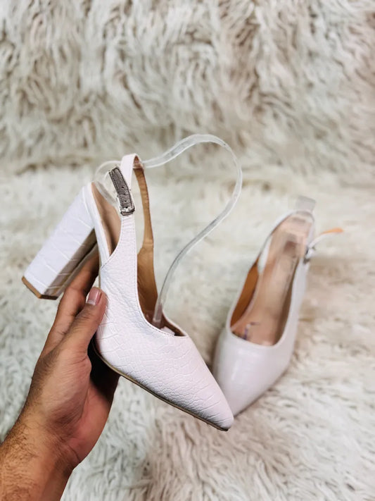 White  Textured pumps style heel