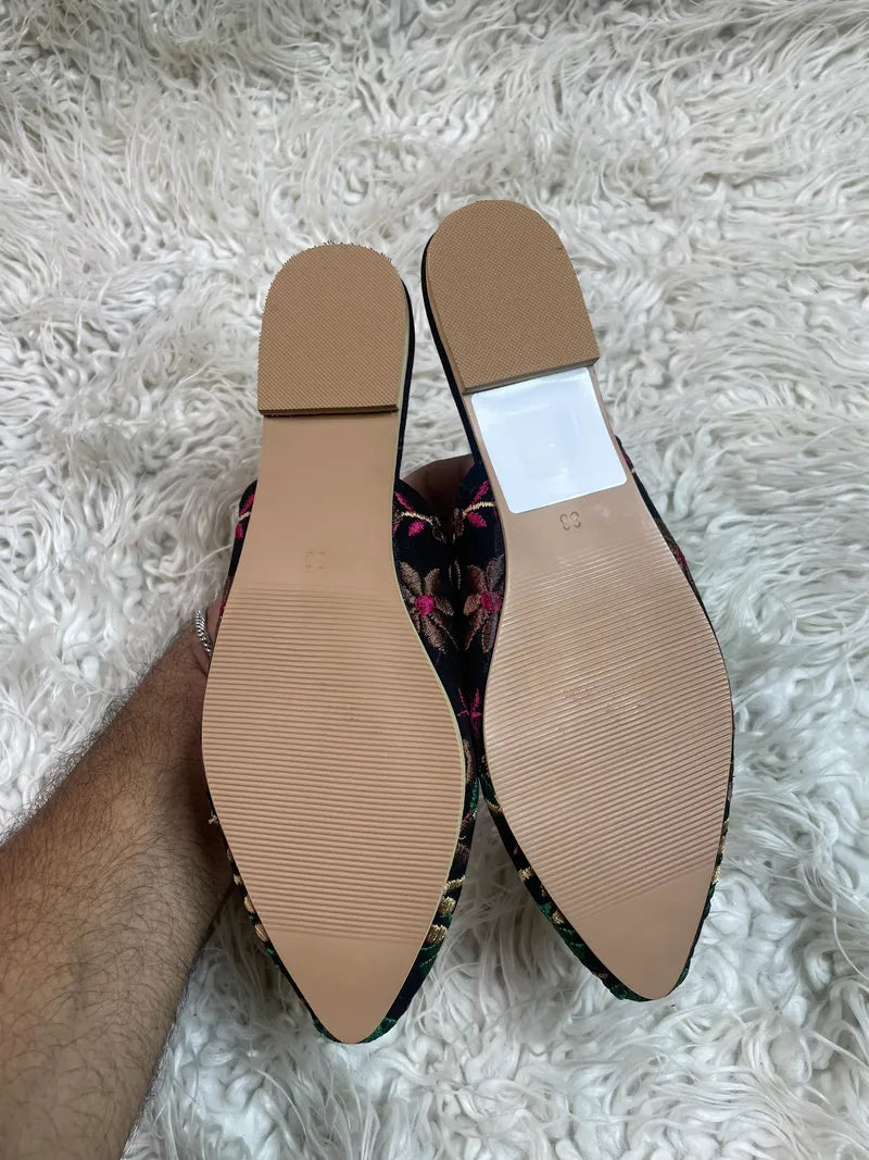 Kaaj embroided Black khusa style flat