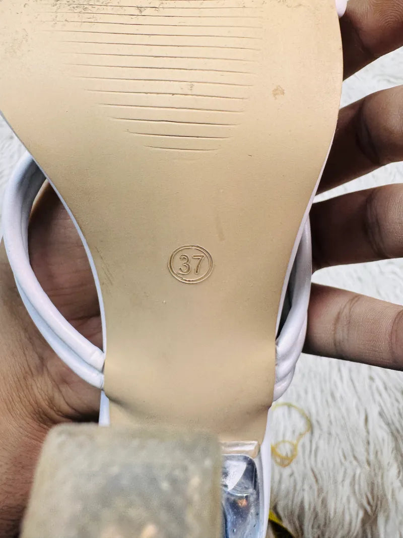White pencil heel