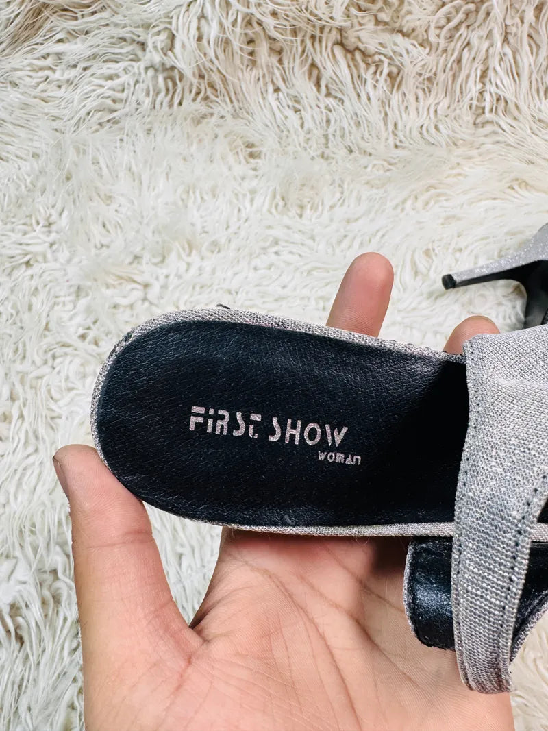 First Show Silver Heel
