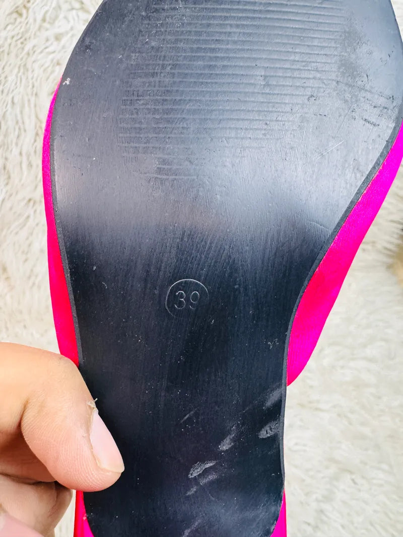 Shocking pink heel