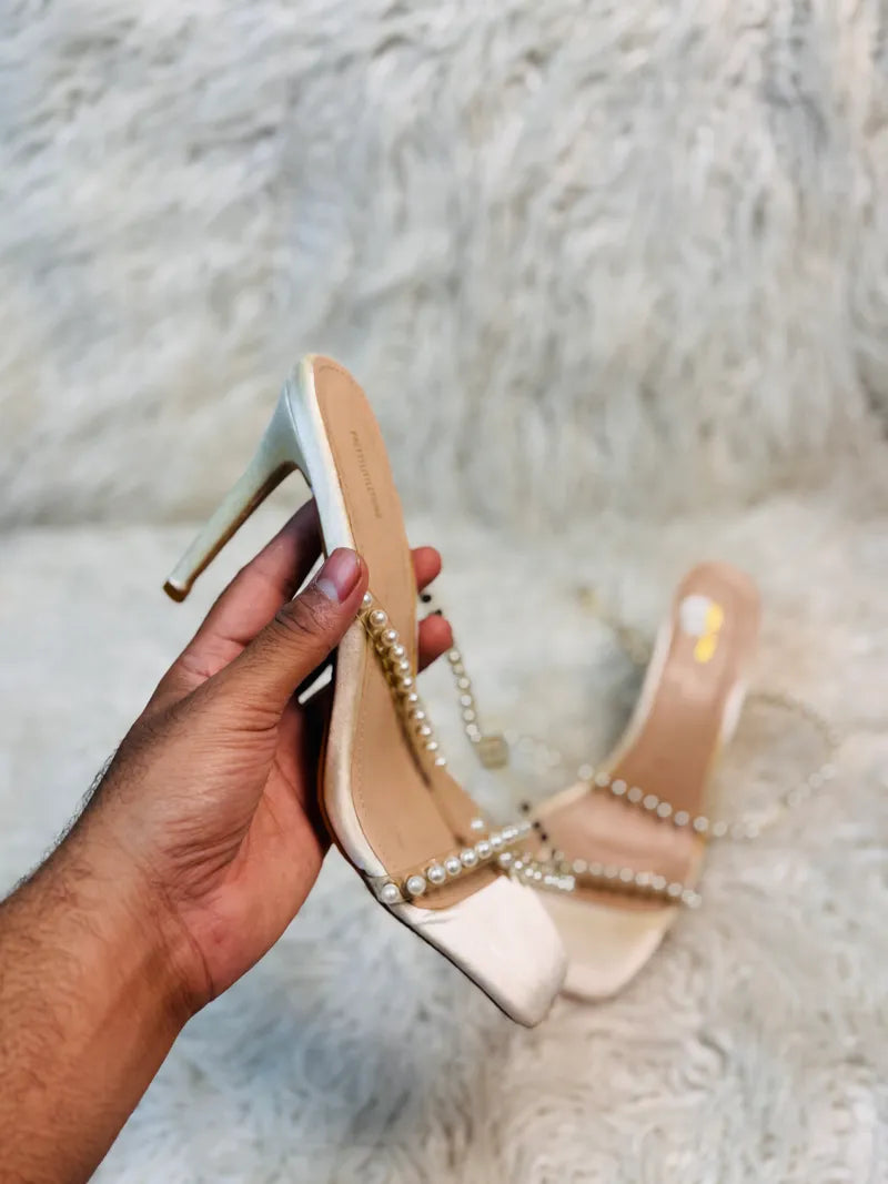 Pretty Little Things (36.5)
