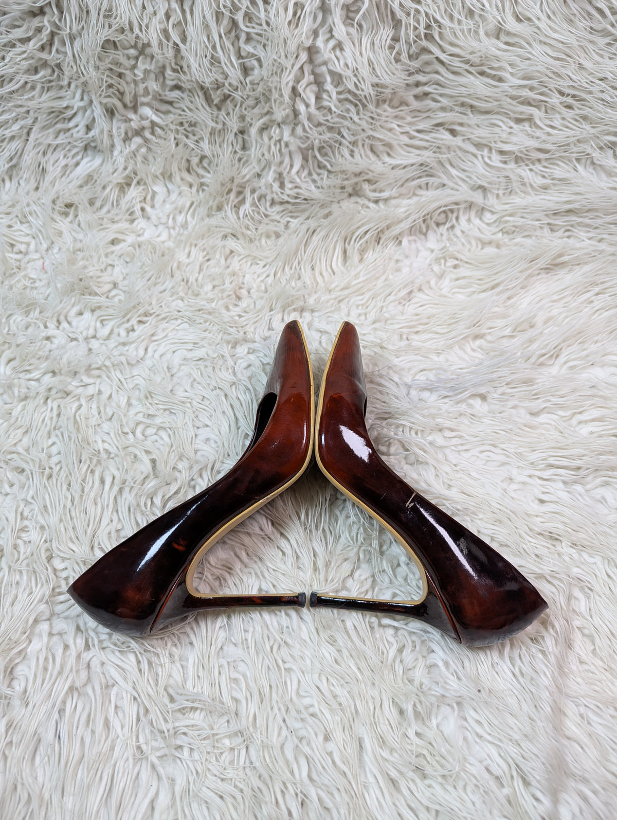 Wooden texture heel style pump
