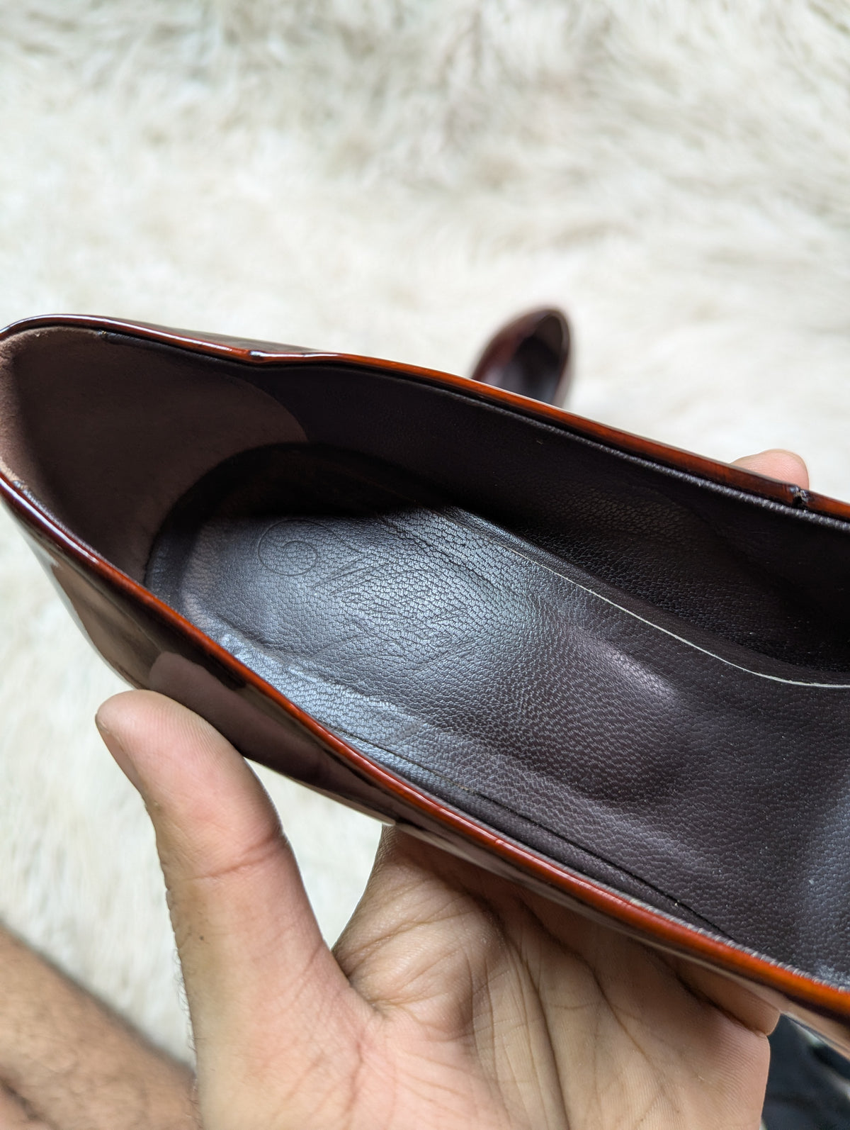 Wooden texture heel style pump