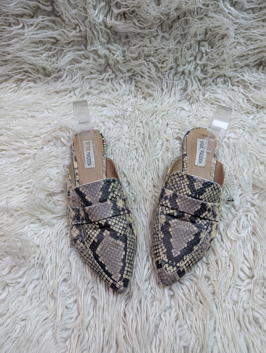Steve Madden snake style pumps