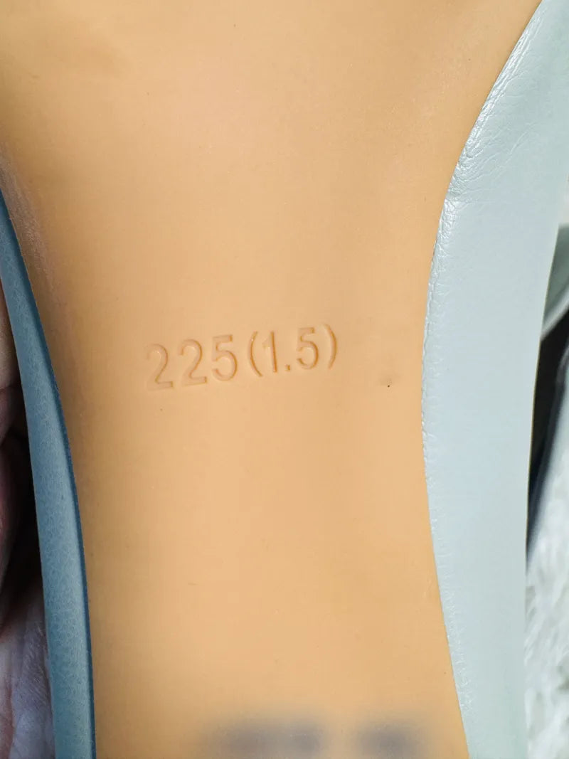 A&QZi Hong (35.5)