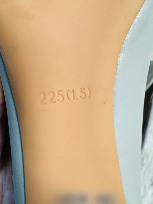 A&QZi Hong (35.5)