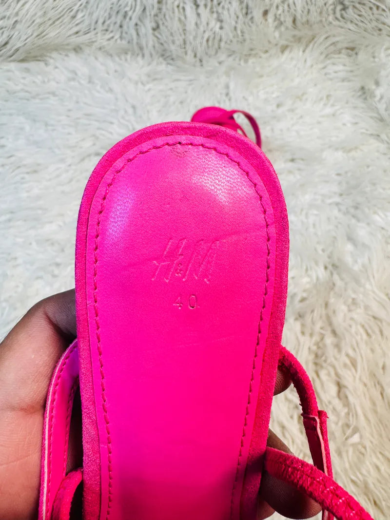 HM Heel (40)