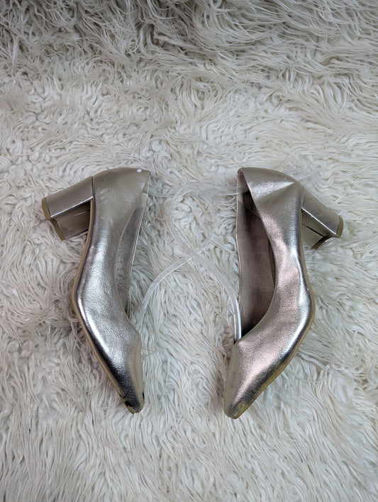 MARCO TOZZ Silver pump style heel