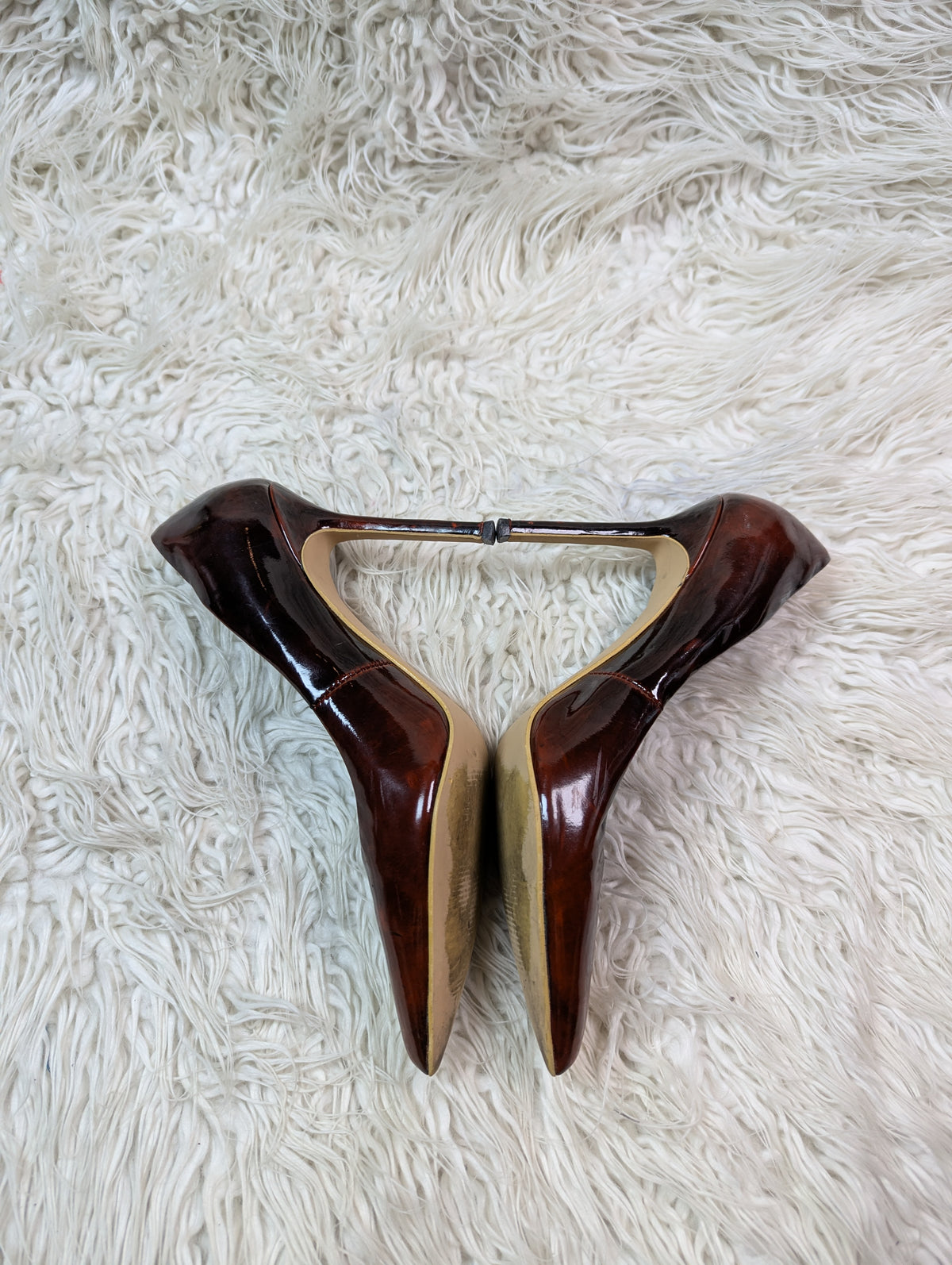 Wooden texture heel style pump