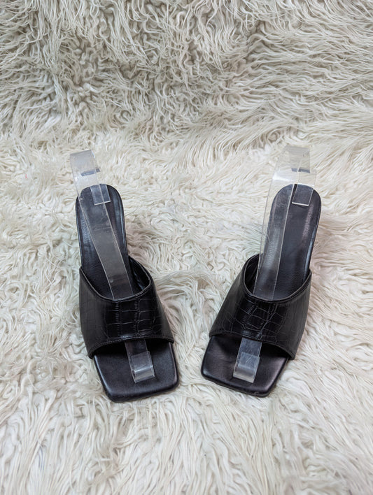 Black textured block Heel