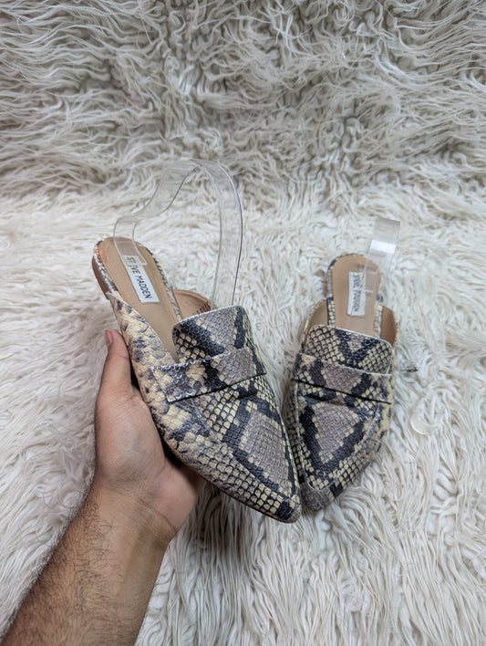 Steve Madden snake style pumps