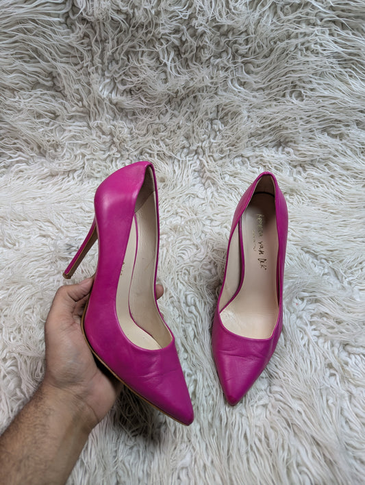 Rebecca yan Dik Shocking pink heel