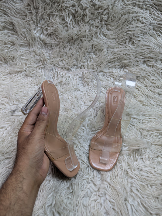 Zara Fawns heel