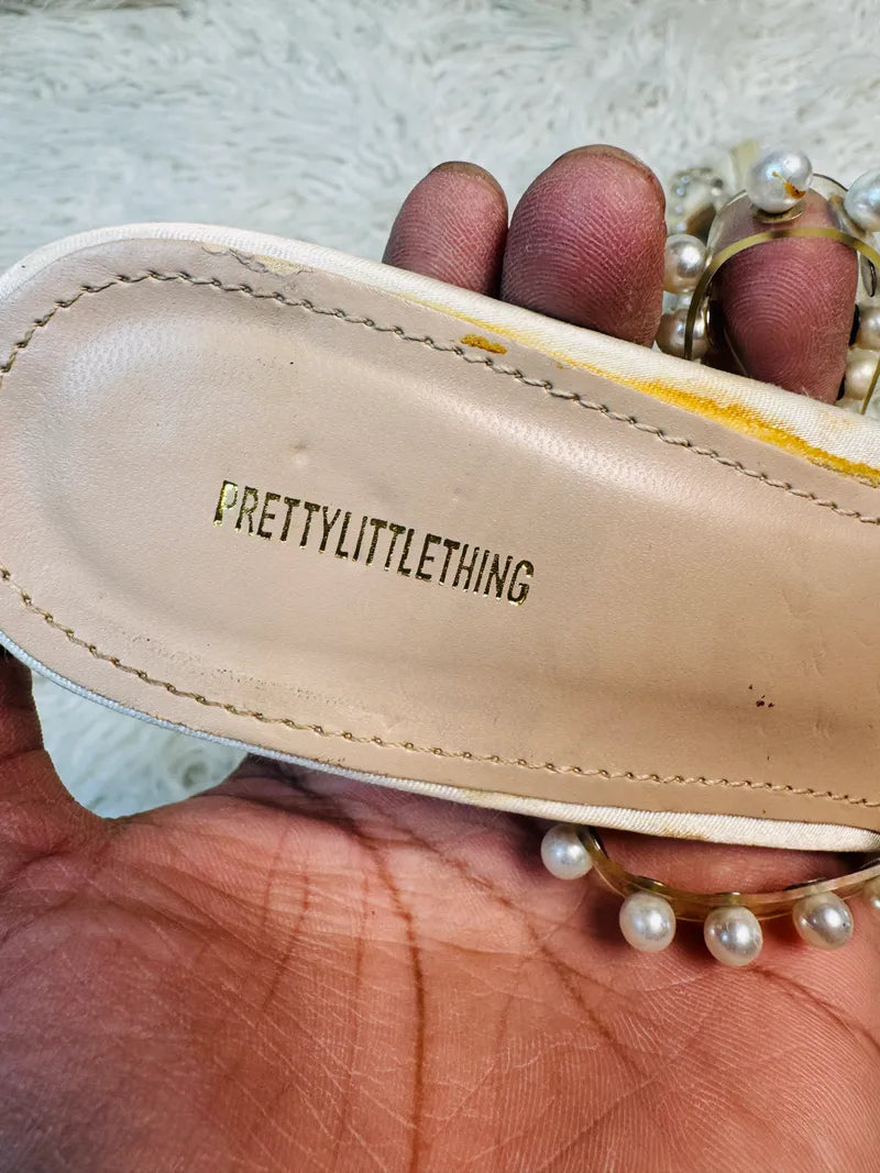 Pretty Little Things (36.5)