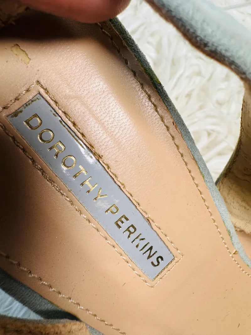 Dorothy Perkins (40.5)