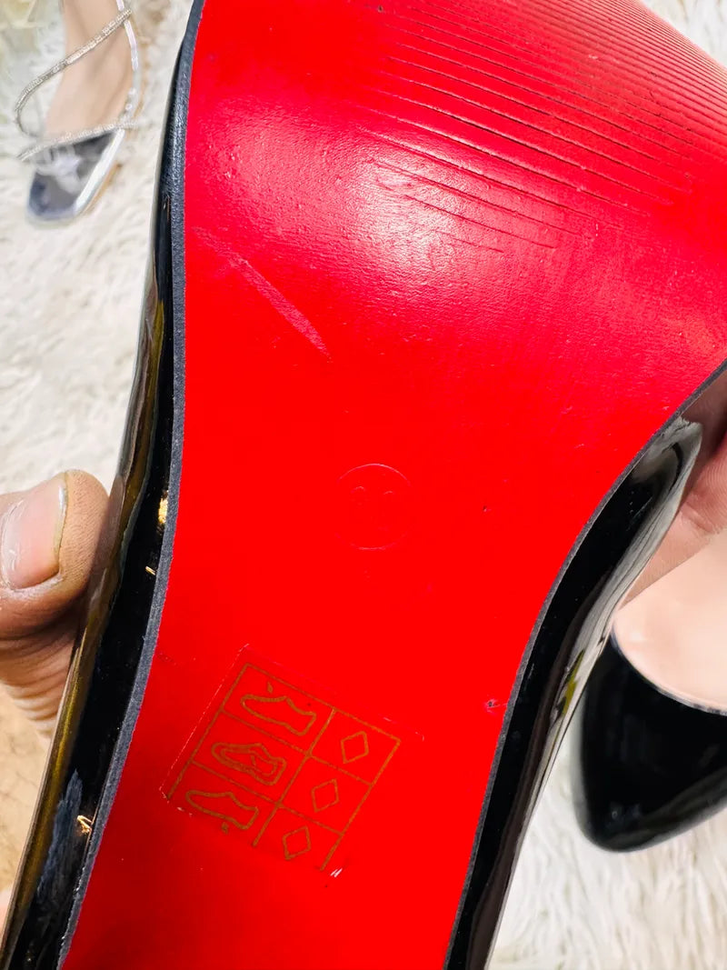 Black pencil heel pumps style